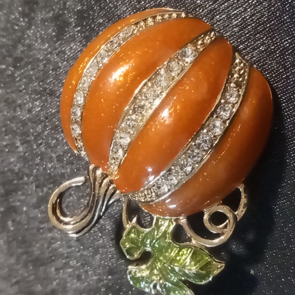 Napier pumpkin Broach. Coat pin - Picture 1 of 4